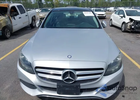 2015 Mercedes-Benz C 300 4Matic z USA, uszkodzony, nr VIN 55SWF4KB8FU005678